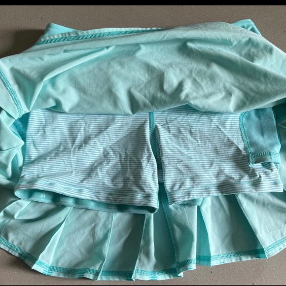 Lululemon skirt - Picture 2 of 4